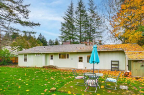6 Mi to Portland Home with Yard in Beaverton!